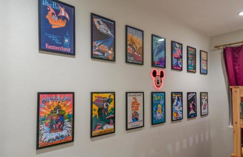 Spacious Disneyland Getaway I Game Room, King Suites & EV Access I Sleeps 14 - Foto 24