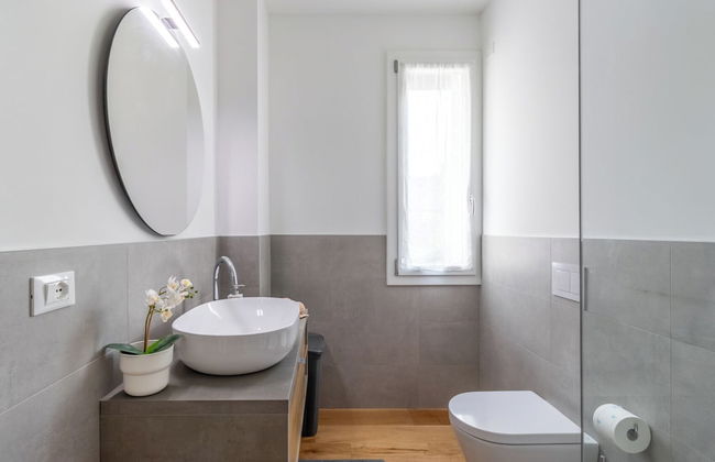 Charming Home - Photo 23