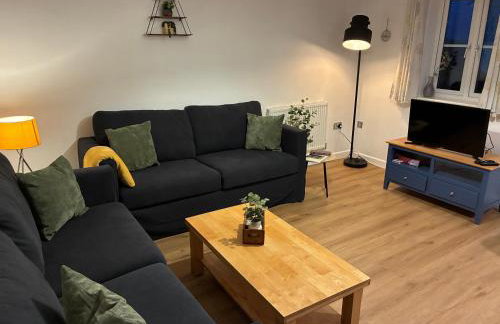 Stylish 3 bed home with allocated parking for 2 - Photo 4