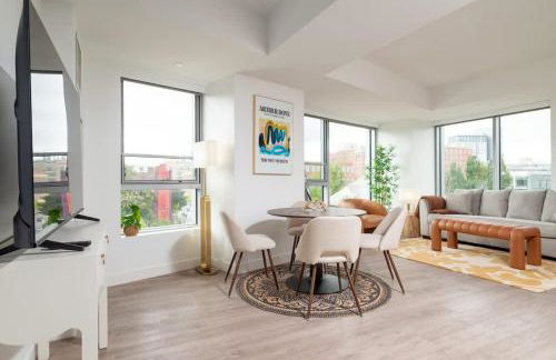 Central Space to Balance Life Work Play 7 Sleeps - Photo 1