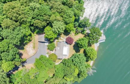Scenic Point - Private Lakefront Home w/ Dock, Fire pit, outside shower & Hot tub - Foto 33