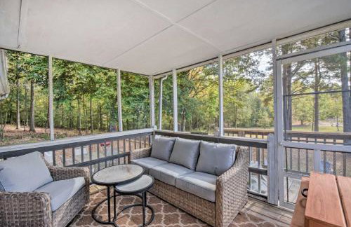 Lakefront Westminster Retreat with Boat Dock! - Foto 2