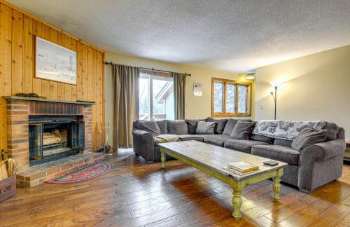 Less Than 1 Mi to Mt Snow Charming Condo with Fireplace - Photo 1