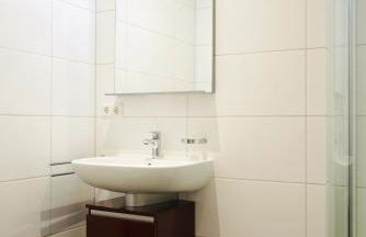 Wohnensemble mit 3 separaten Bereichen- 2 Küchen- 3 Badezimmer- 10 Personen- Garten- Parkplatz - Foto 17