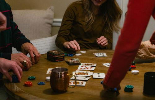 Speakeasy, Hot Tub, Putt Putt, Outdoor Theatre, 8 minutes from Downtown Greenville - Foto 22