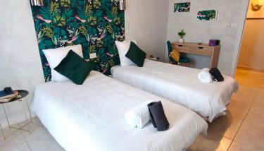 Savana Lodge, Wi-Fi, Parking Privé et Calme, Sortie 12 ChanaS - Foto 2, furniture