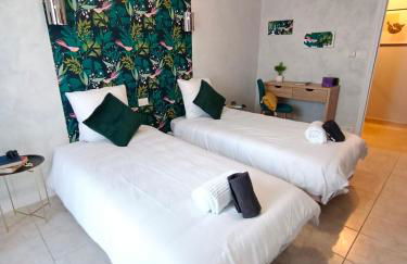 Savana Lodge, Wi-Fi, Parking Privé et Calme, Sortie 12 ChanaS - Foto 2