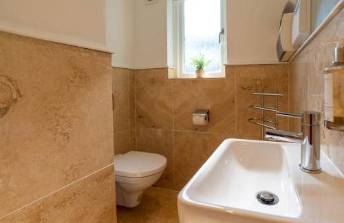 Trewhiddle Retreat V4 by Together Travel - Luxury 4-Bedroom Villa - Foto 26