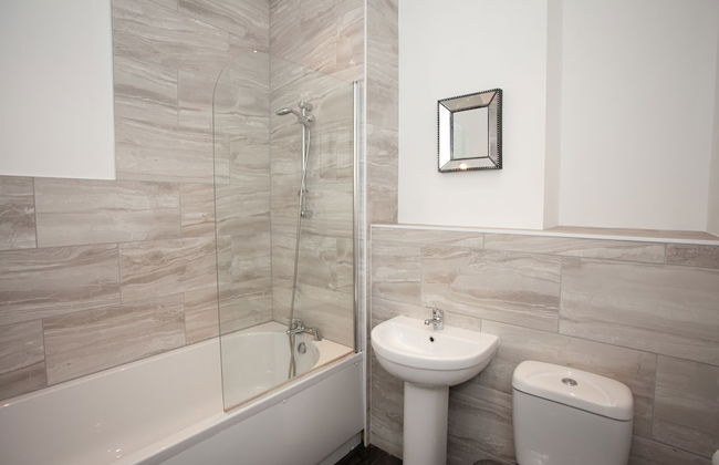 Cross St Boutique Apartment - Photo 18