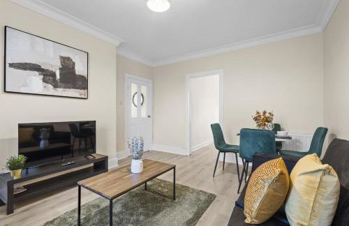 Welcoming Home in Johnstone, Near Glasgow Airport - Bonnie Lodgings - Foto 1