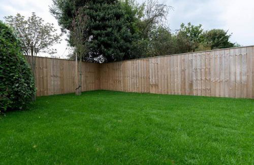 Pass the Keys 4-Bed Home with Garden Parking Near Durham - Foto 34