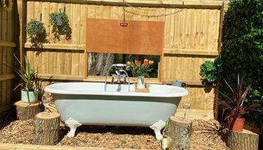 Cosy dog friendly lodge with an outdoor bath on the Isle of Wight - Foto 2, Garden