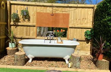 Cosy dog friendly lodge with an outdoor bath on the Isle of Wight - Foto 2