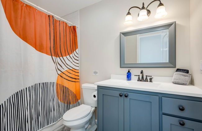 5 King 3 5b Firepit Nearby Pickleball Opens Feb 25 Lvl2 EV Charger Pool w Lake Views - Foto 32