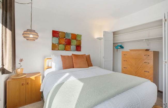 Mid-century Mod Retreat Lakefront Trails, Quiet - Photo 3