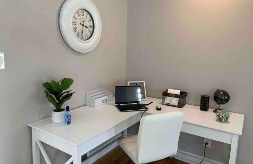 Elegant & spacious 32 Gem in Harper Woods - Foto 21