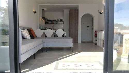 Airy 3br, AC, Garden, 2min Strip, 8min Oura Beach - Foto 3