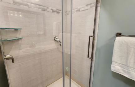 Woods Way Hideaway - minutes from Petoskey & Harbor Springs - close to beaches, skiing & more! - Foto 3