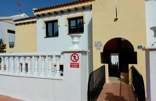 Casa Prins 2-bed apartment with stunning views - Photo 2