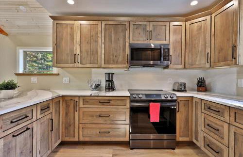 Experience the charm of Peak Hill Home, a cozy 3-BR retreat close to Ski Resort - Foto 12