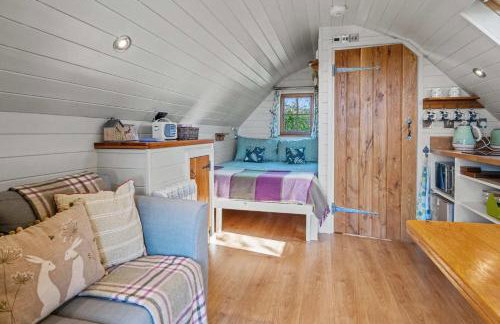 Willow Stylish pod with peaceful rural views - Photo 2