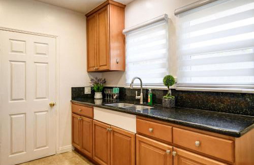 Near LA Cozy Home with Full Kitchen & Laundry - Foto 35