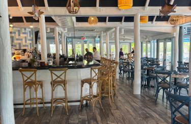 Beautiful Updates - Relaxing Views - Close to Pool - Foto 13