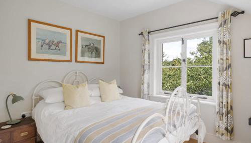 The East Wing Set in Beautiful Gardens Parking - Foto 3