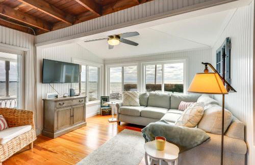 Dreamy Waterfront Westbrook Home on Private Beach - Foto 6