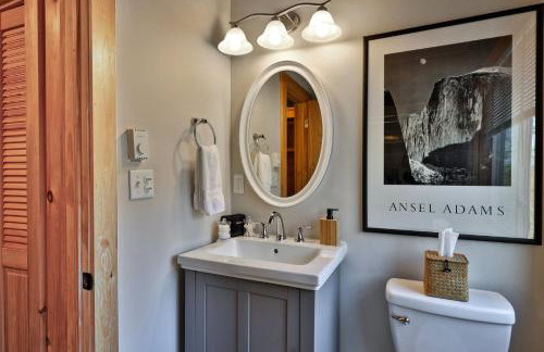 RoundTop Chalet - Hot Tub, Fire Pit & Mountain Views near Killington & Okemo - Foto 20