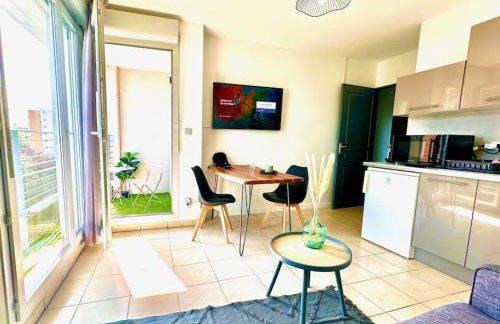 Lumineux T1 : balcon, TV sat&VOD, proche Part-Dieu & Université - Foto 3