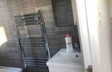 Cosy Home with Free Parking Near Edinburgh St Andrews M90 & Amazon - Foto 38