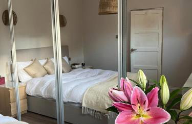 Newly Renovated 1-Bed Apartment with Private Patio - Foto 19