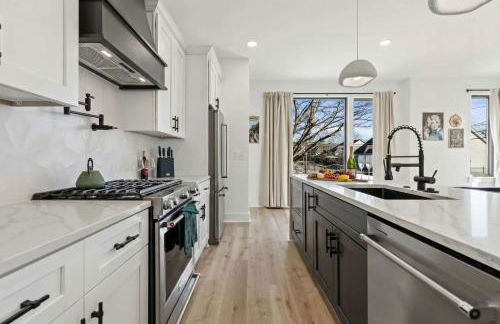 Hot Tub Poker Pool Table & Rooftop City MLS View - Foto 16