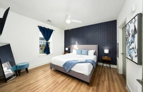 Luxurious 1BR Gem Steps from the Action - Photo 2