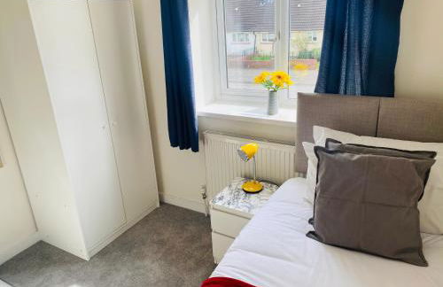 Modern Family Home with Off-Road Parking - Foto 28