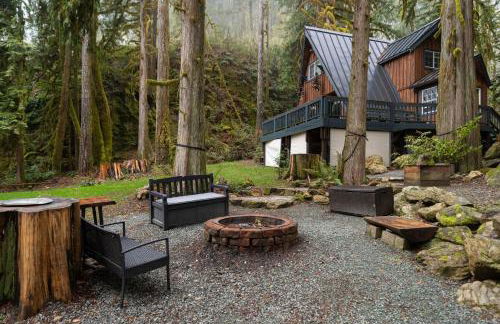 Secluded Forest Cabin with Hot Tub and Private Waterfall - Foto 51