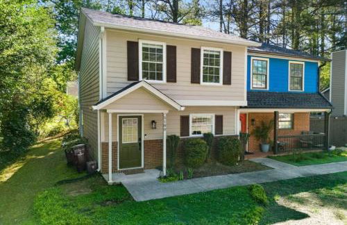 Stroll to Downtown Alpharetta AND Avalon Shops - Foto 48