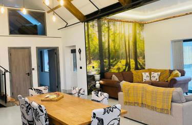 Barnaby’s Barn - Photo 2