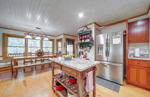 Creekside Family Retreat by Waterfalls and Hiking! - Foto 13