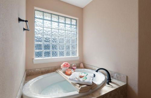 Waterfront House on Lake LBJ Cove and Concierge Services - Foto 32