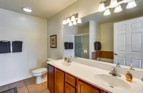Lakefront Osage Beach Condo: Dock Your Boat Here! - Foto 16