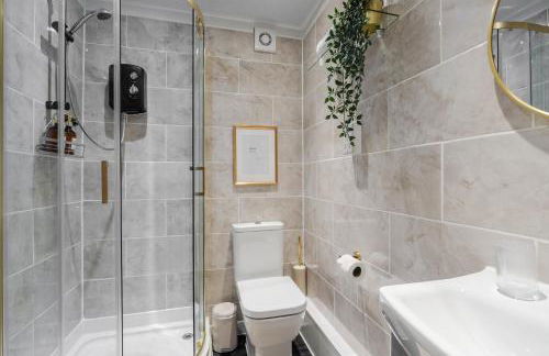 New Modern 2 Bedroom Central Apt Greater Manchester, Sleeps 5, Near Airport with Great Transport Links - Foto 29