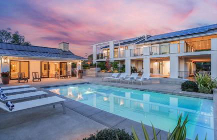 Vineyard Views w Pool Game Room Near Trails Wineries Beginnings Ranch Vineyard by AvantStay - Foto 2