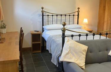 Cottage in Nuneaton - Sleeps 2 - Parking - Garden - Foto 9