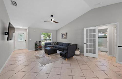 Relaxing 3BR Heated Pool & Hot Tub Retreat - Foto 50