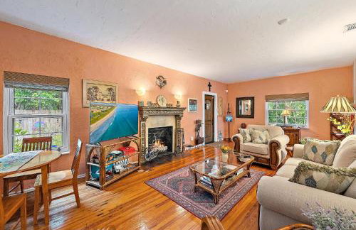 Casa De Marita - Backyard Bliss with Pool in Historic Sunshine Park - Foto 4