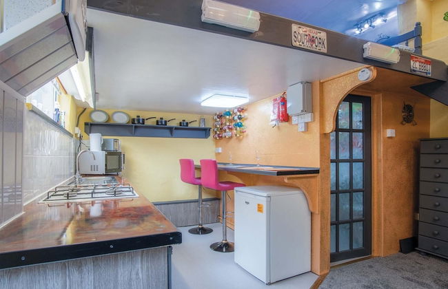 Clouds - 1 Bedroom Holiday Home - Milford Haven - Photo 12