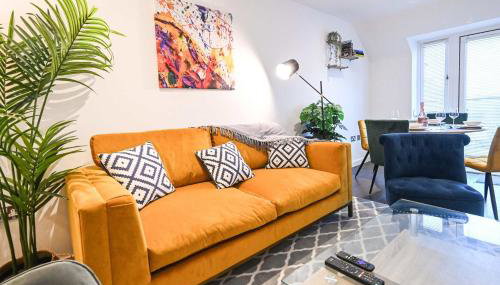 Spacious 2 Bedroom Balcony Flat with Parking and Fast WiFi - Foto 1