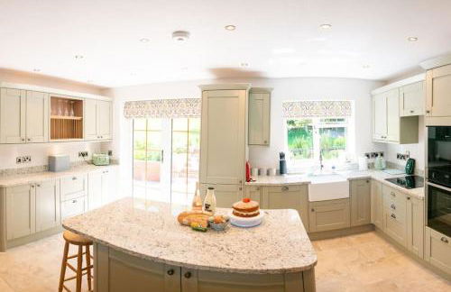 Country Crabtree Bungalow with large wild garden - Photo 57